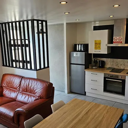 Le De Billie Centre *