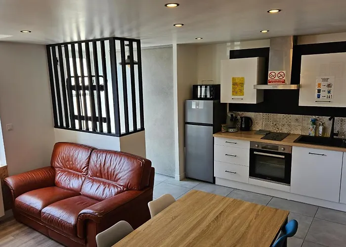 Le De Billie Centre *